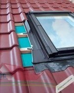 Оклад для профільного покриття FAKRO EZV (металочерепиця).