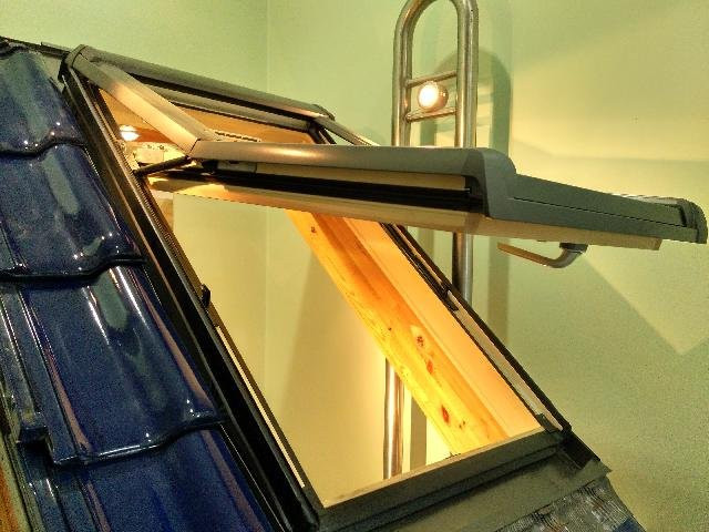 Мансардне вікно Roto Designo R7