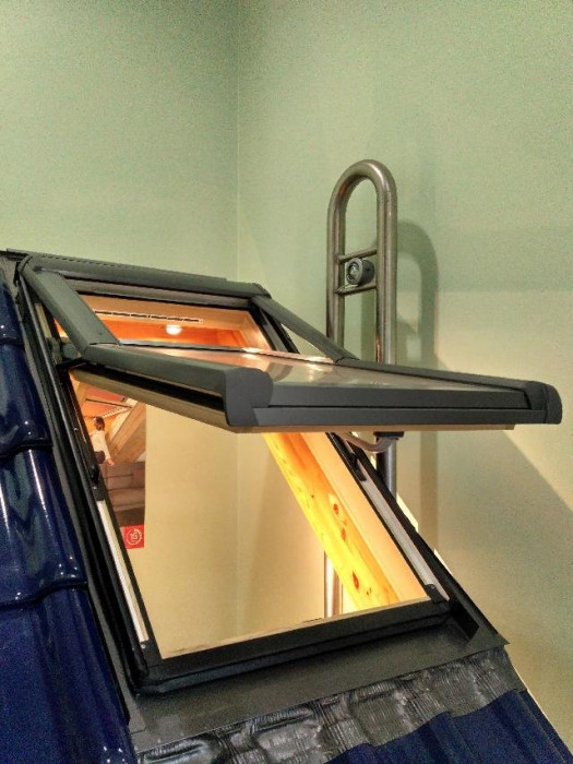 Мансардне вікно Roto Designo R7