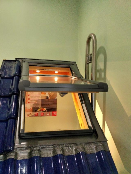 Мансардне вікно Roto Designo R7