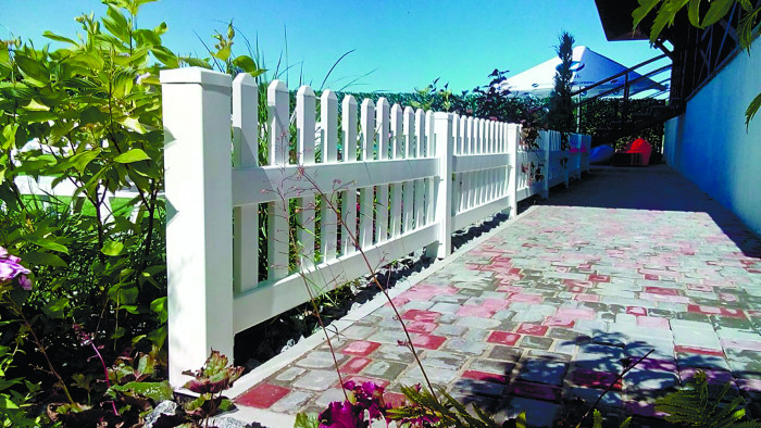 Alta Profil PVC fence