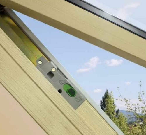 ВІДКИДНО-ОБОРОТНІ ВІКНА FAKRO FPP-V U3 PreSelect MAX