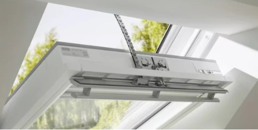 Мансардне вікно Velux Стандарт Плюс GLU 0061Z21A (з електрокеруванням)