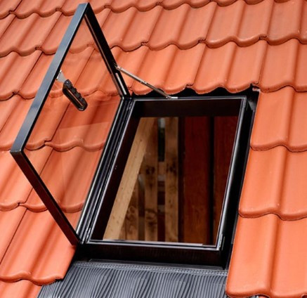 Люк- Выход на крышу для нежилых помещений  Velux GVT 0000 